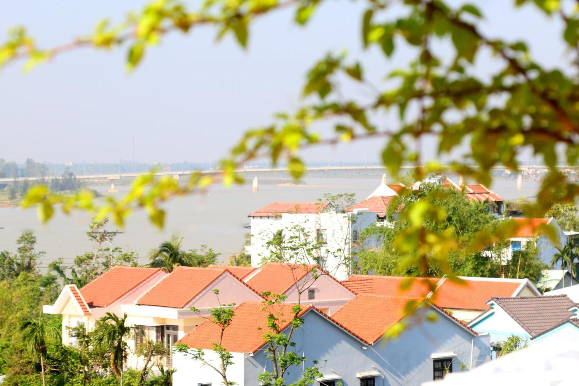 Son Hoi An Boutique Hotel & Spa 객실 사진 View of the town